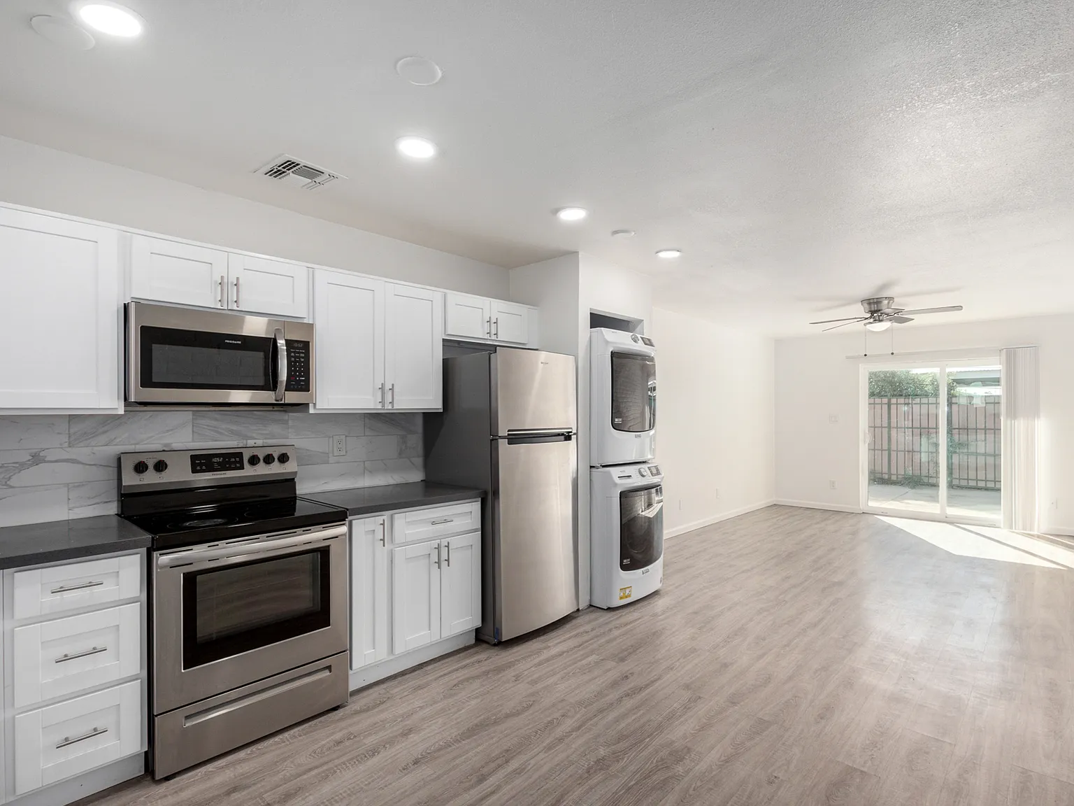 2 bed, 780 sqft, $1,370 — Photo 1