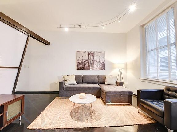 2nd image of 335 Carondelet St #206