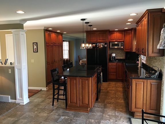 2nd image of 7 Briggsboro Ln