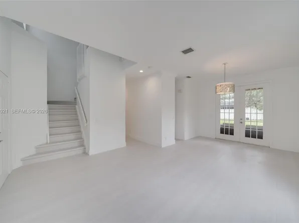 720 Falling Water Rd, Weston, FL 33326