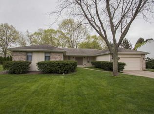 6055 Baywood Dr, Portage, MI 49024