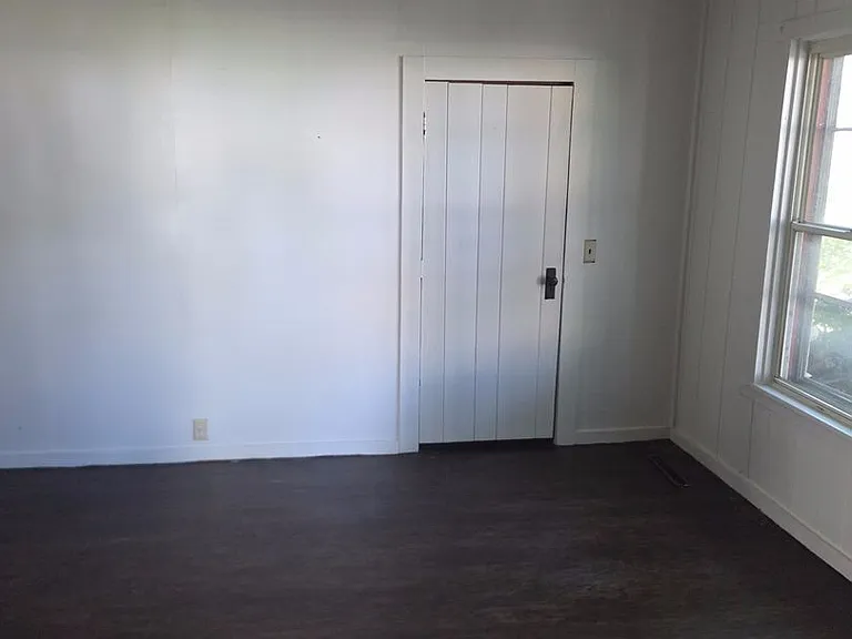 730 E McClure Ave — Photo 9