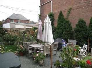 21 Caleb Earl St #1, Newport, RI 02840