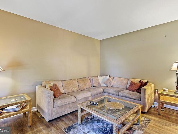 3rd image of 110 Rosalia Cir