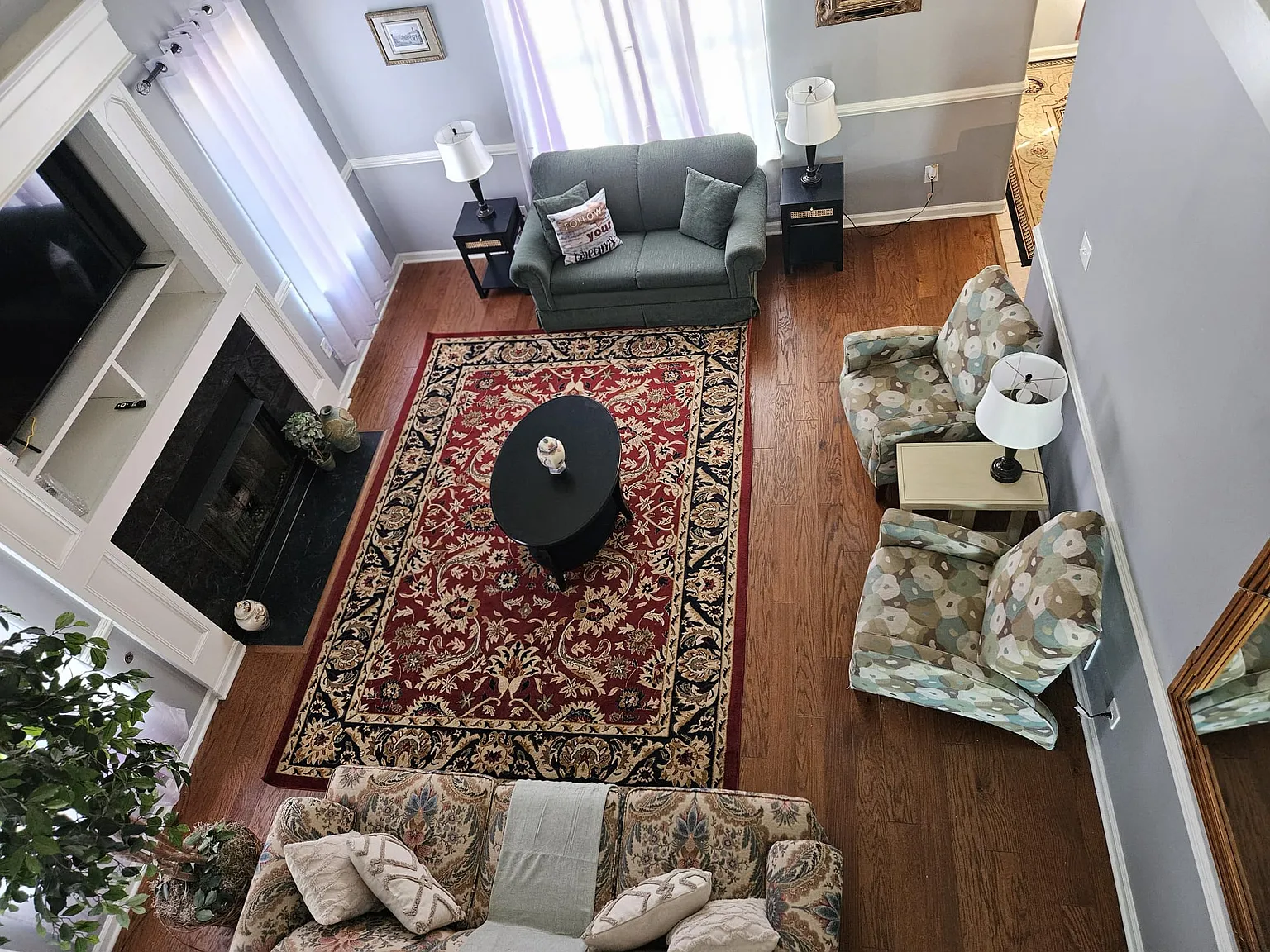 5 bed, 2.5 bath, 2750 sqft, $8,500 — Photo 4
