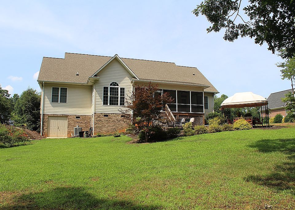 2nd image of 163 Winding Brook Way