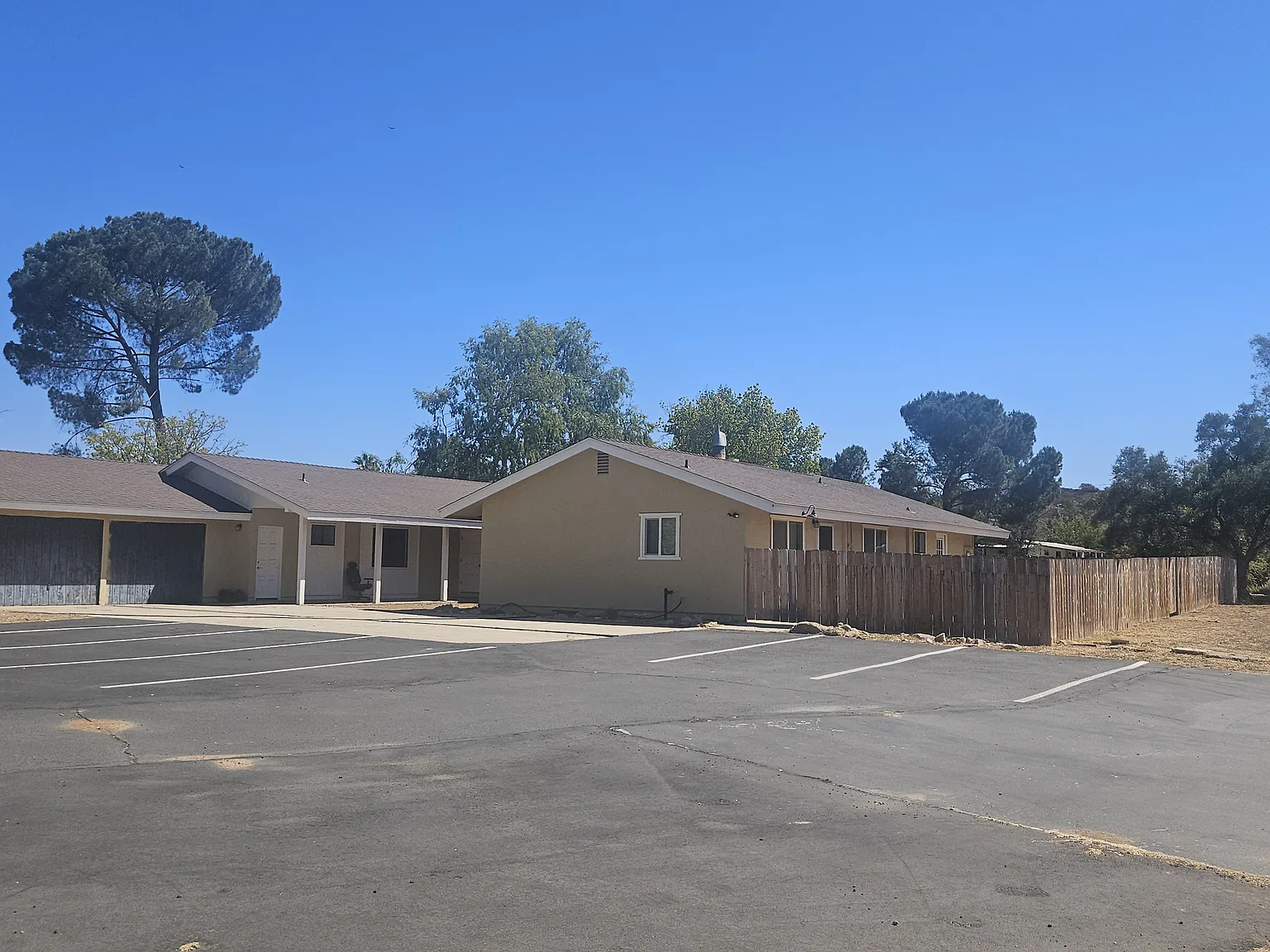 2 bed, 800 sqft, $2,300 — Photo 2