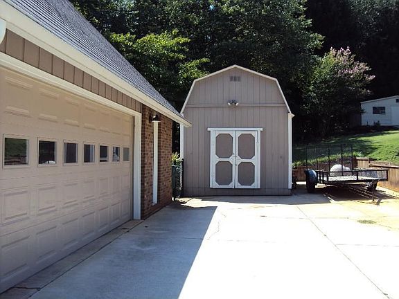 3rd image of 1693 Kensington Cir