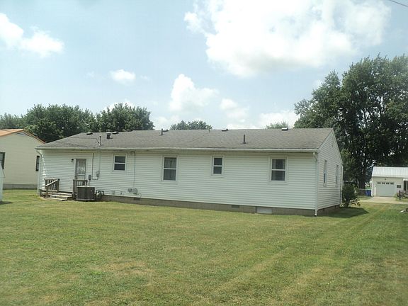 3rd image of 1005 Golfview Dr