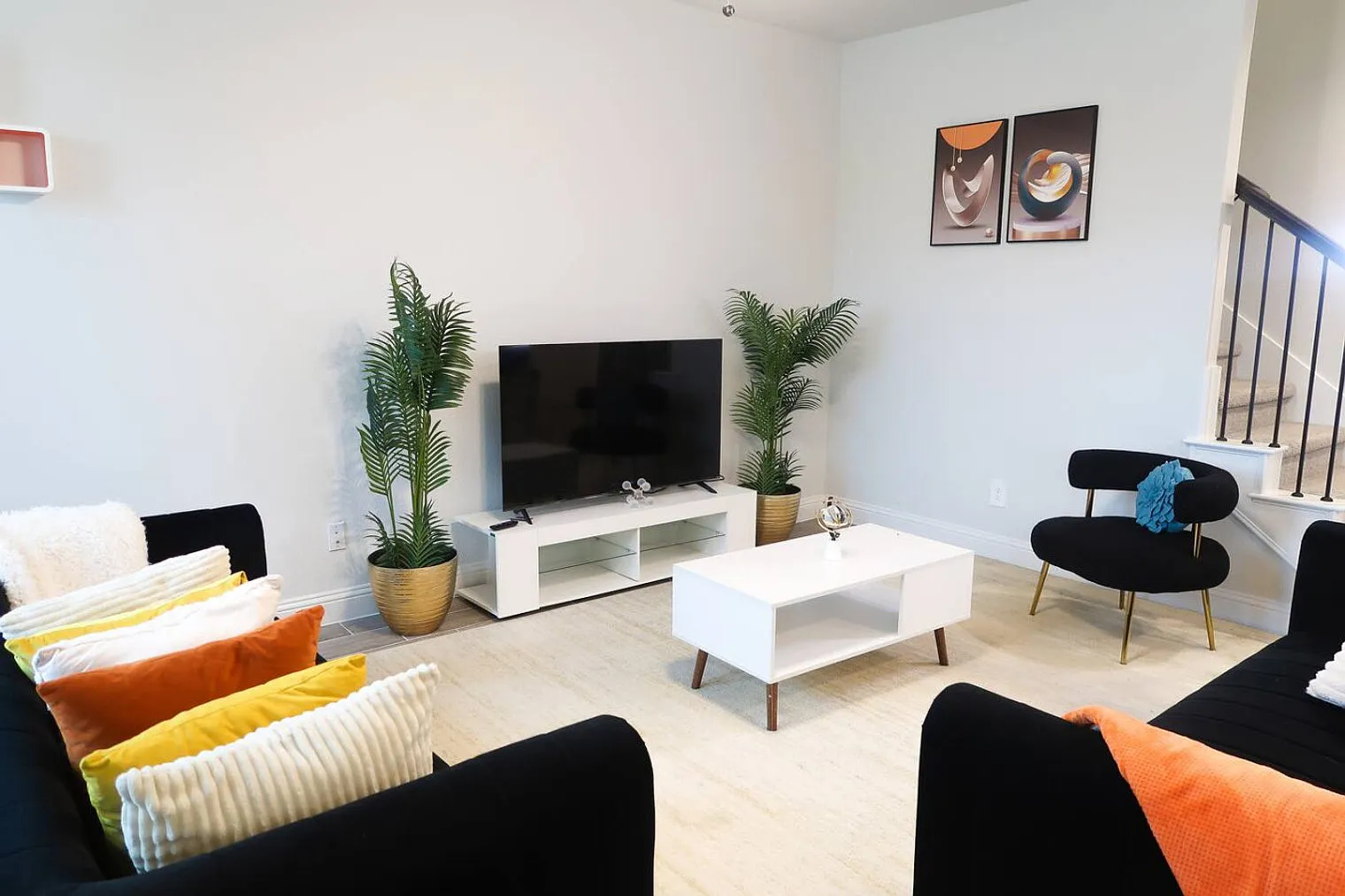3 bed, 2.0 bath, 1614 sqft, $6,530 — Photo 4