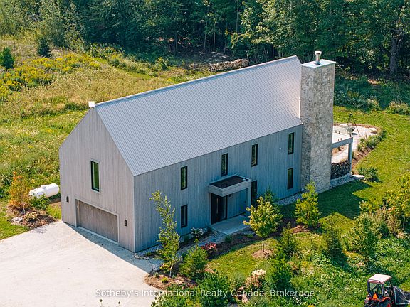 2nd image of 120 Mimi Cres