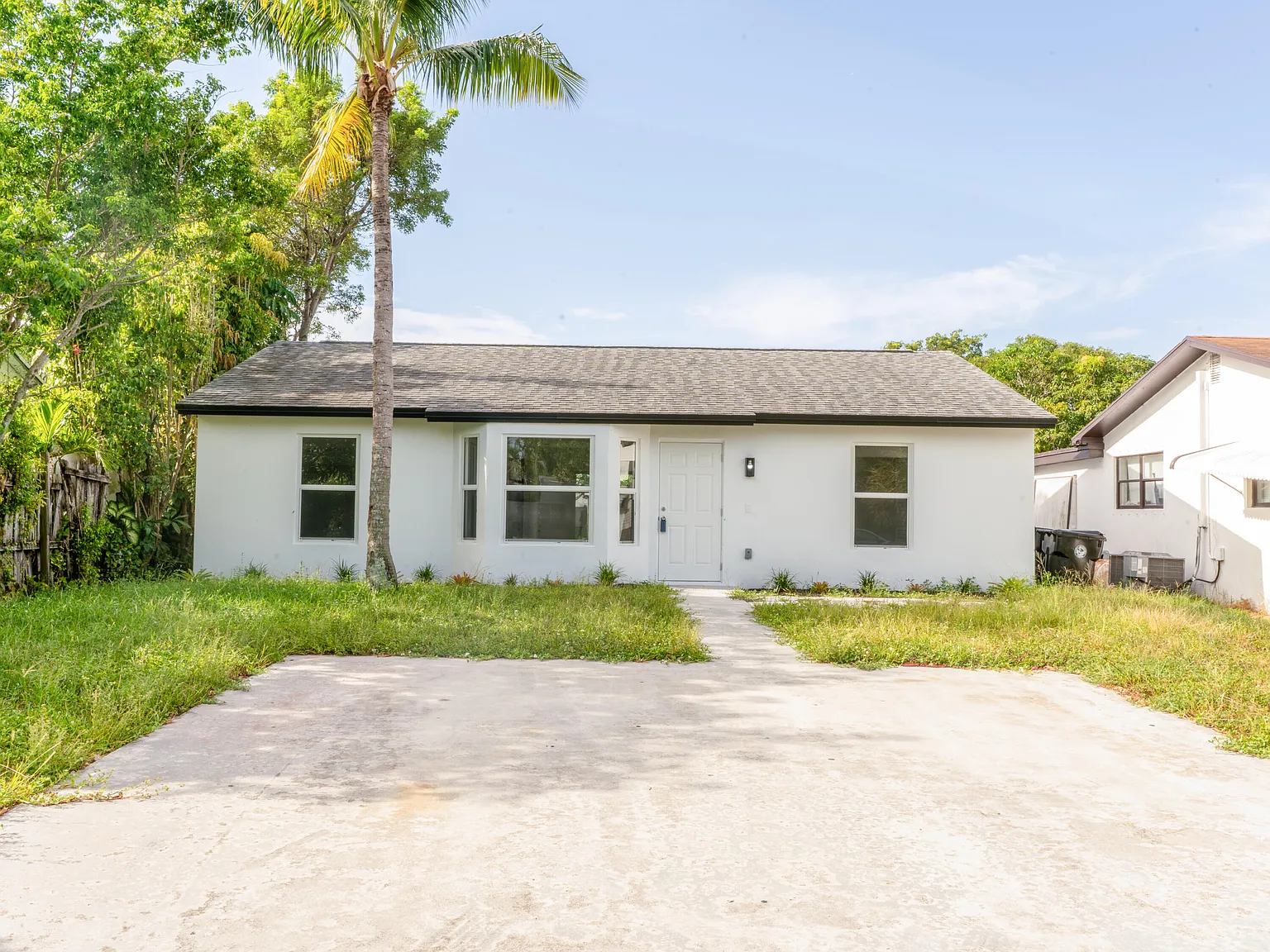 3 bed, 2.0 bath, 1216 sqft, $3,200 — Photo 1