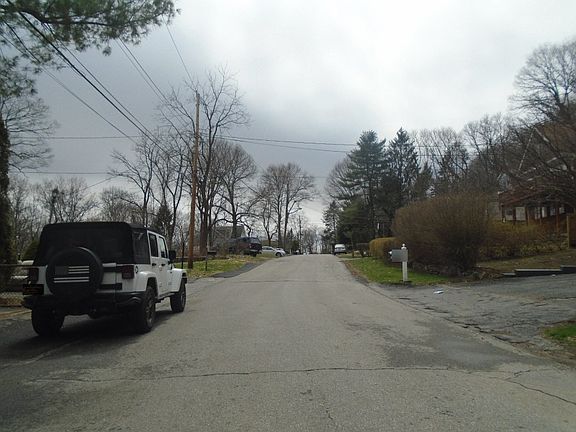 5th image of 54 Ellen Ave