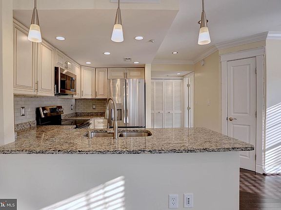 4th image of 1101 Baybury Ct Unit 6-101