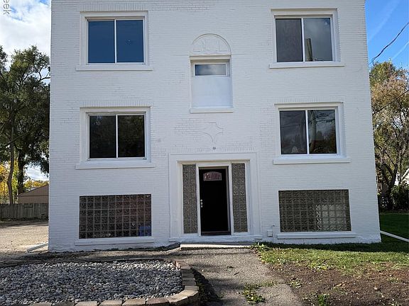 3rd image of 98 S Edith St