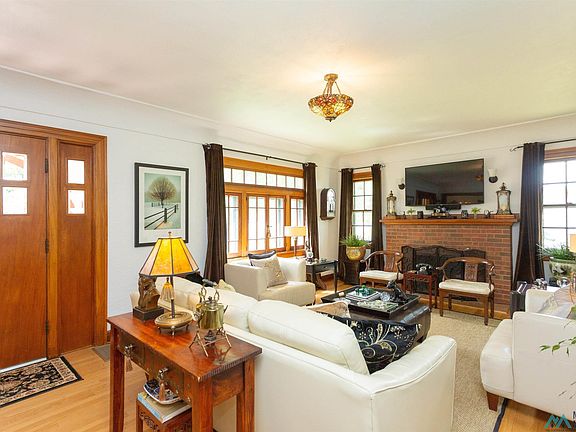5th image of 307 N Washington Ave