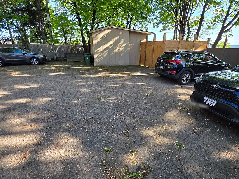 1487 A King St W — Photo 15