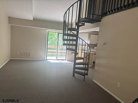 2nd image of 4406 Yorktown Pl #81