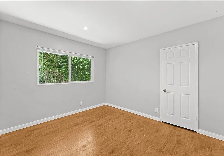1711 Delaware Ave #5 — Photo 4