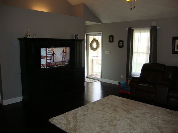 4th image of 76 Bush Ct