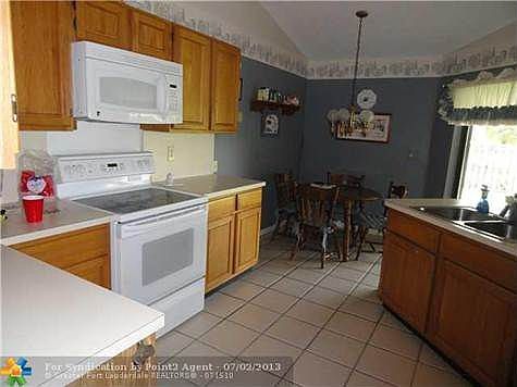 4th image of 9711 N Oak Knoll Cir