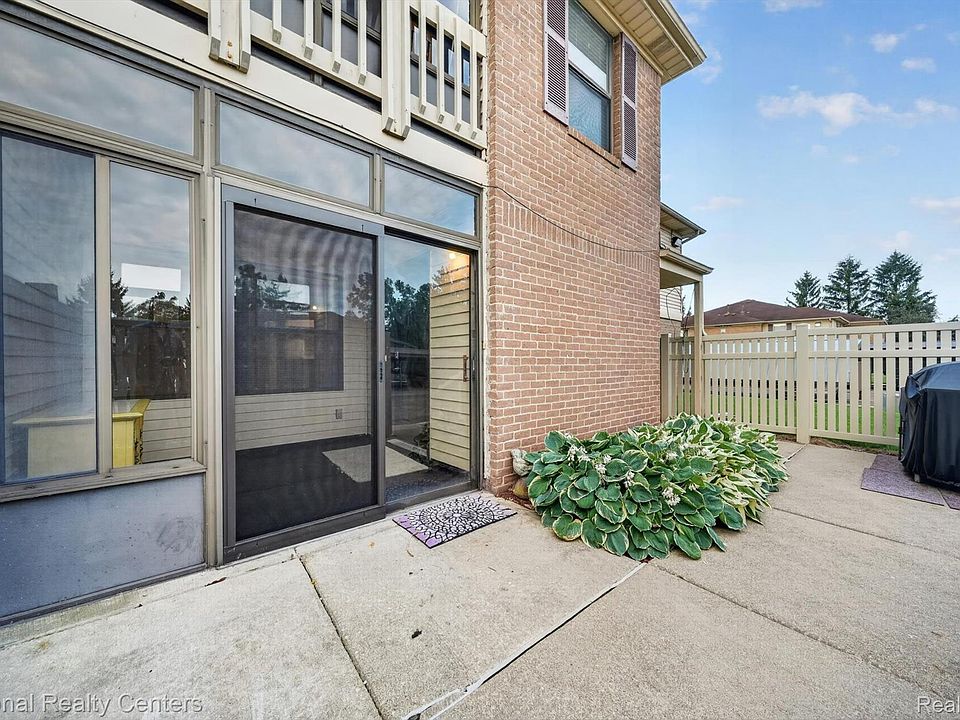 1st image of 61171 Greenwood Dr