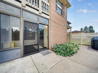 61171 Greenwood Dr, South Lyon, MI 48178