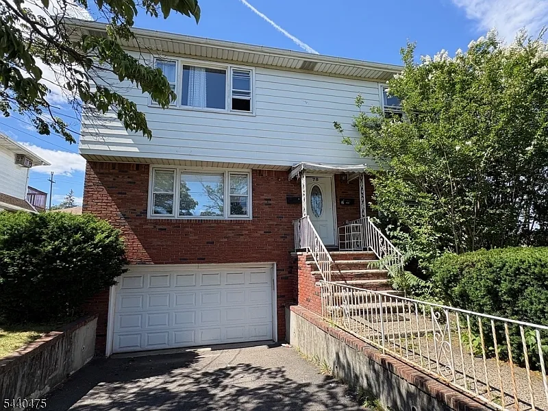 78 Arlington Ave #2