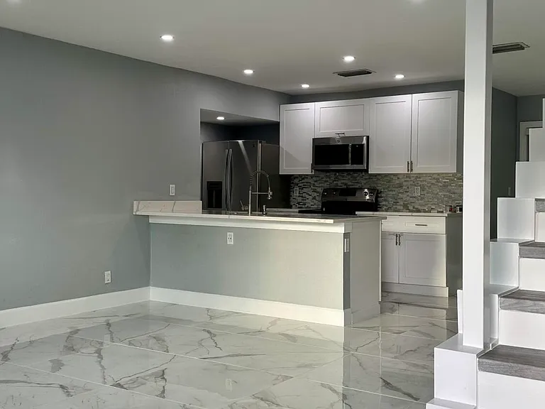 1134 Woodbine Rd — Photo 2