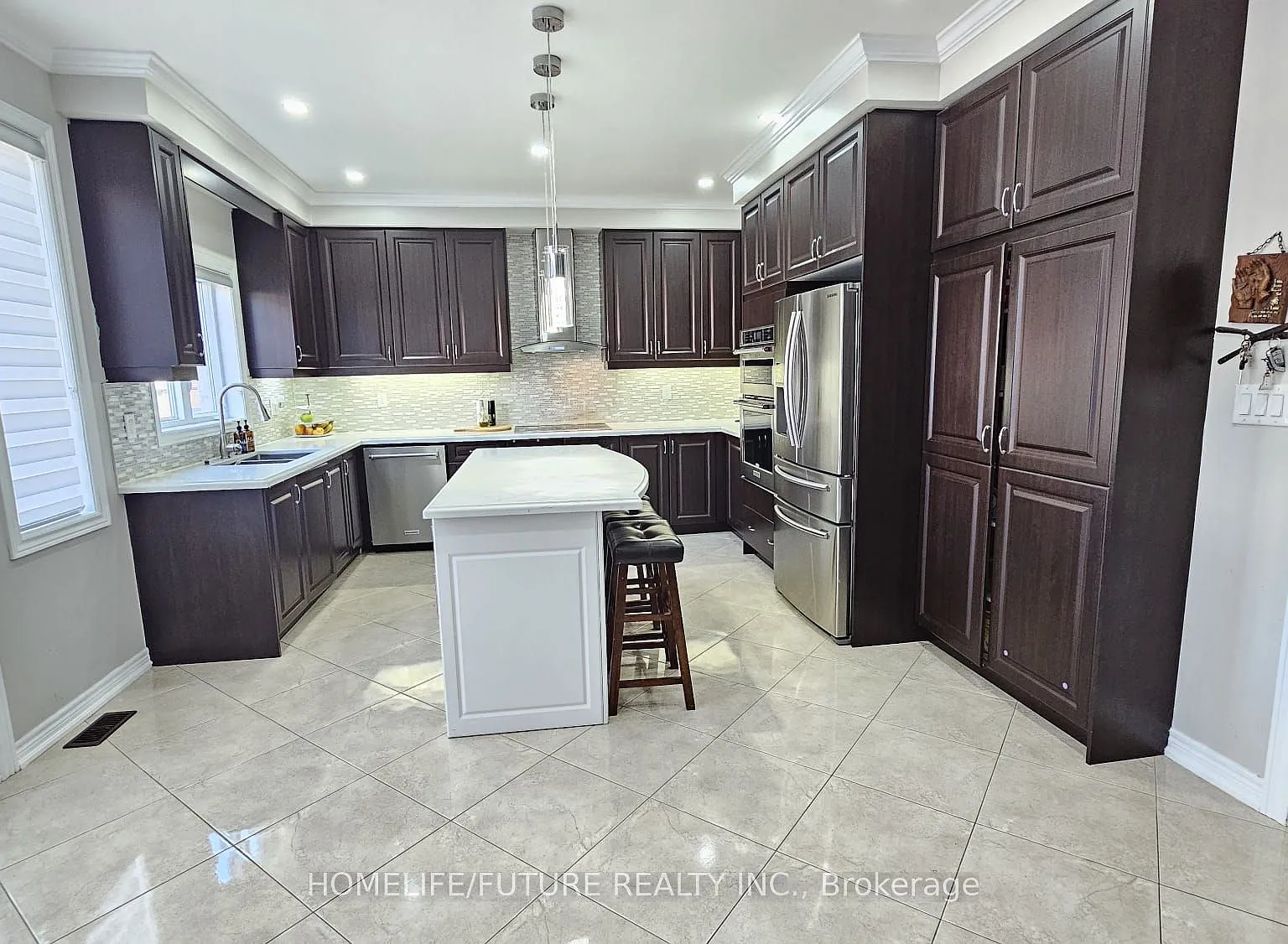 5 bed, $4,500 — Photo 1