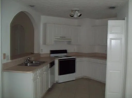 3014 SW Segovia St — Photo 4