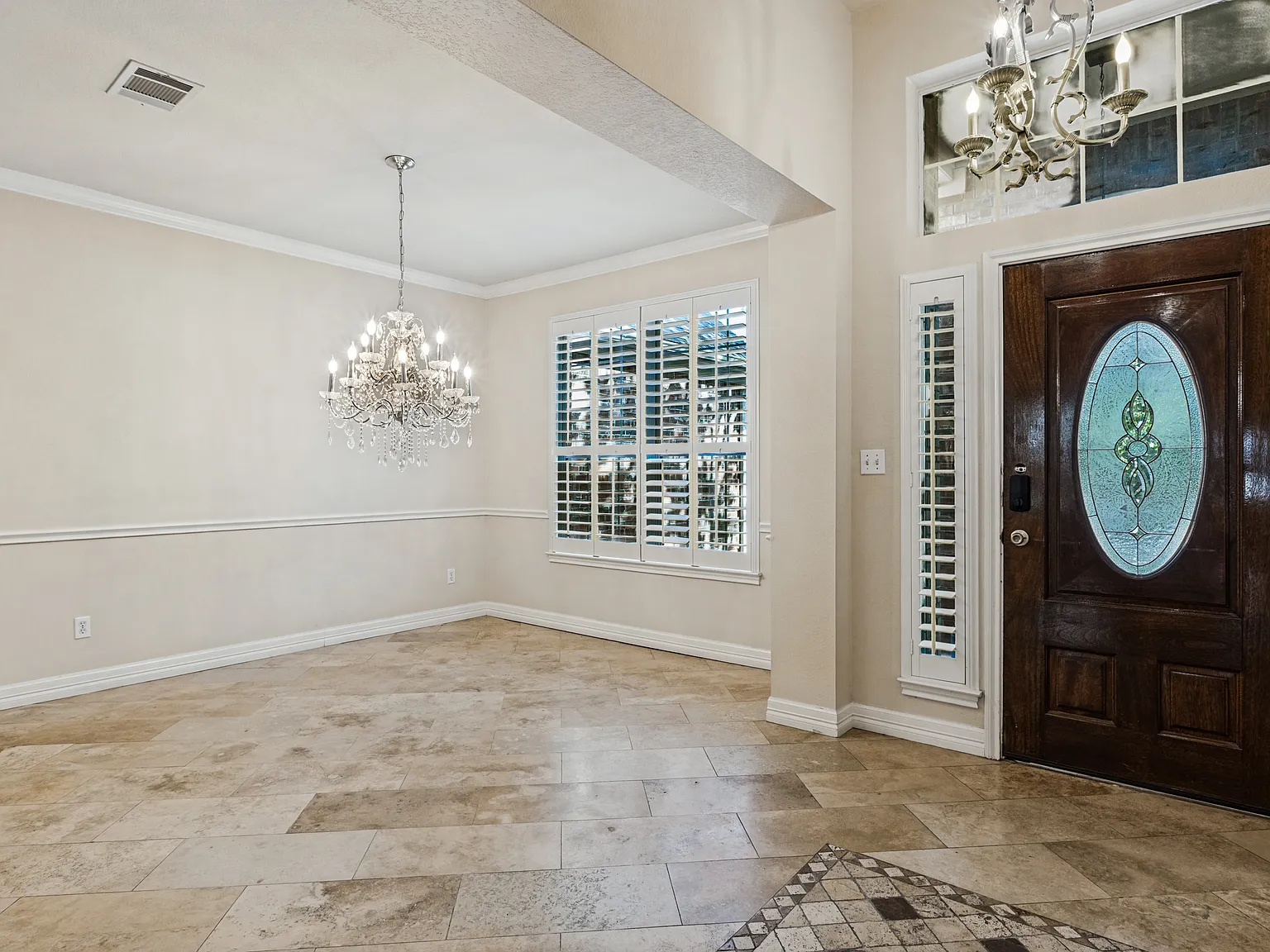 4 bed, 2600 sqft, $3,450 — Photo 3