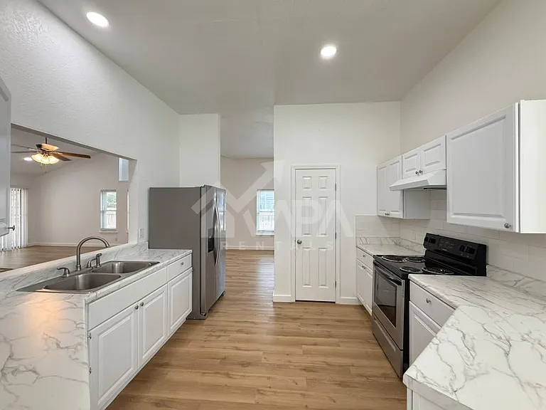 9840 Logans Ridge Dr — Photo 6