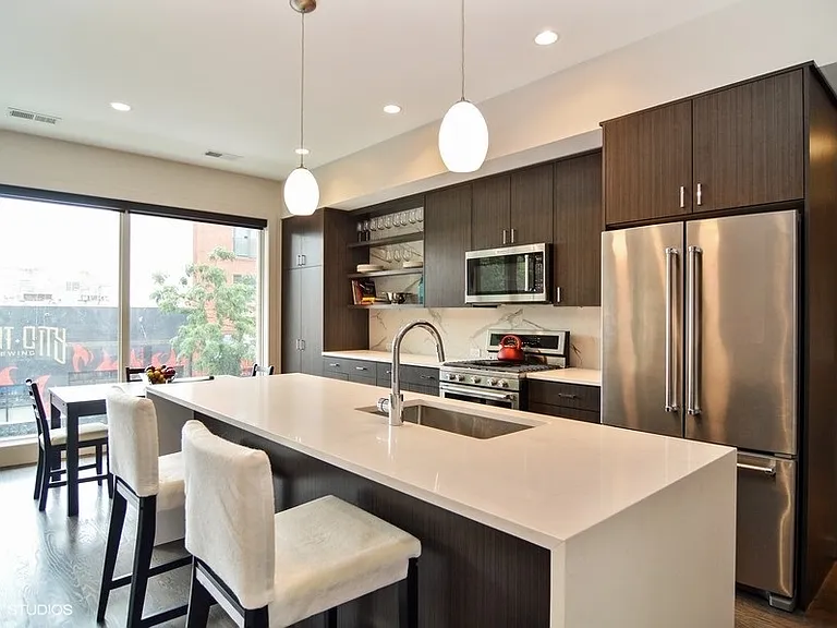 2742 N Lincoln Ave #201 — Photo 3