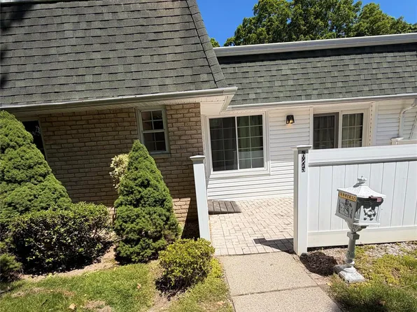 685 Blue Ridge Road, Medford, NY 11763