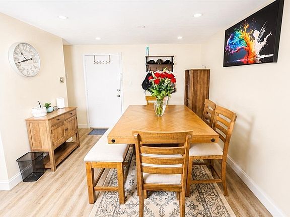 3rd image of 668 Robbins Ave APT 3