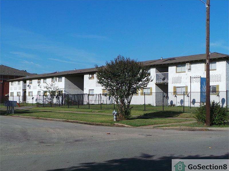 1st image of 3019 N Boulevard Ter #209