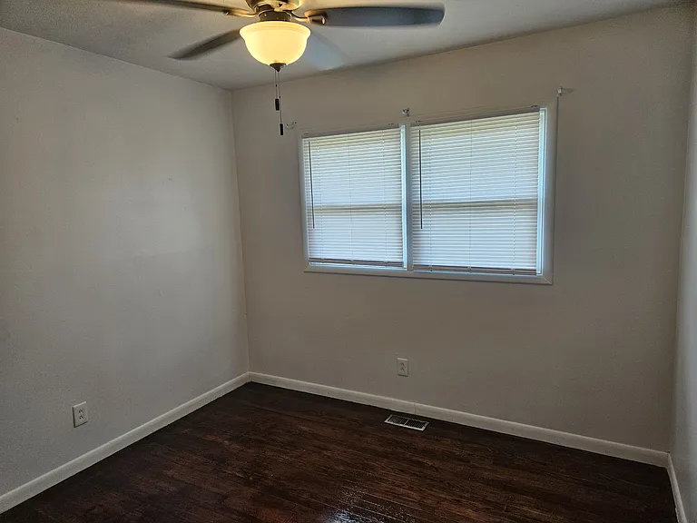 619 Berwick Dr — Photo 16