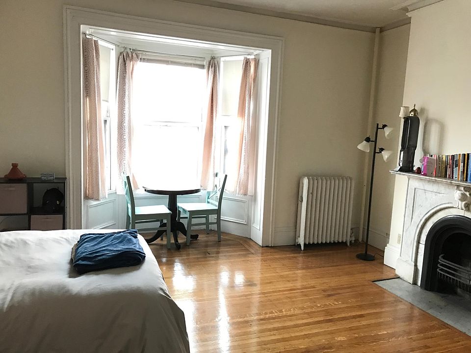 2nd image of 72 Charles St