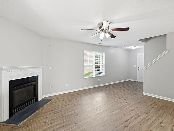 3rd image of 67 Valleyfield Dr