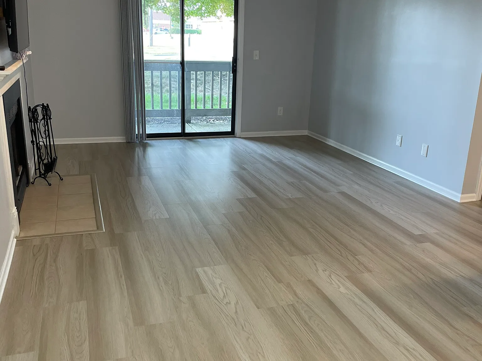 2750 Greystone Dr — Photo 4