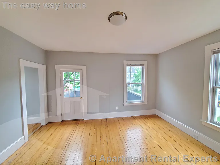 146 Highland Ave #4 — Photo 3