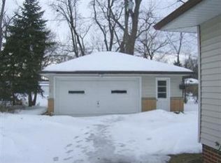 4734 Canterbury Rd, North Olmsted, OH 44070