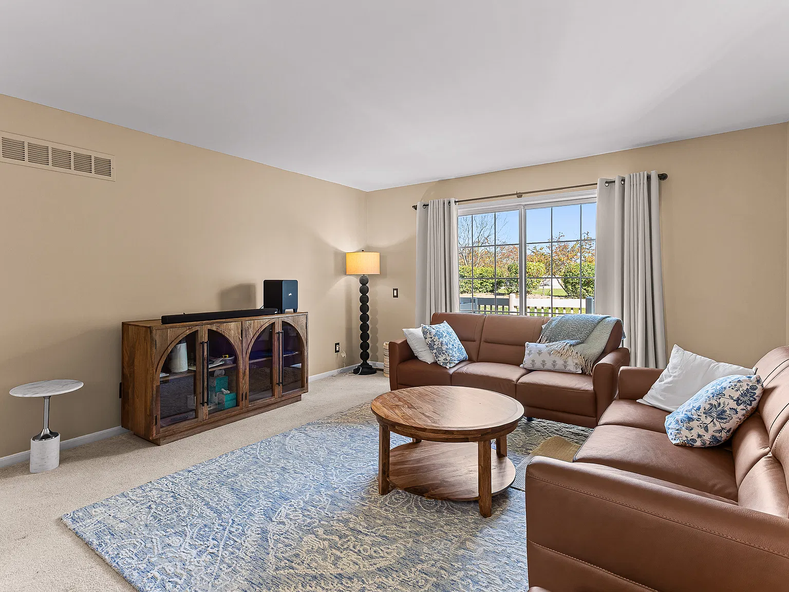 2 bed, 2.5 bath, 1720 sqft, $2,800 — Photo 3