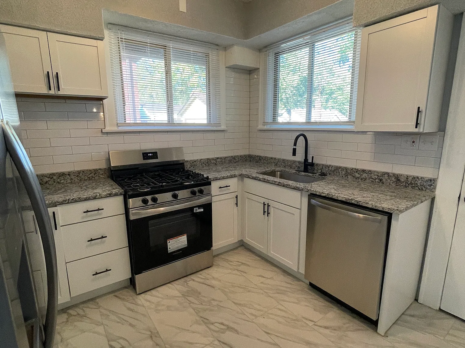 3 bed, 1293 sqft, $2,000 — Photo 4