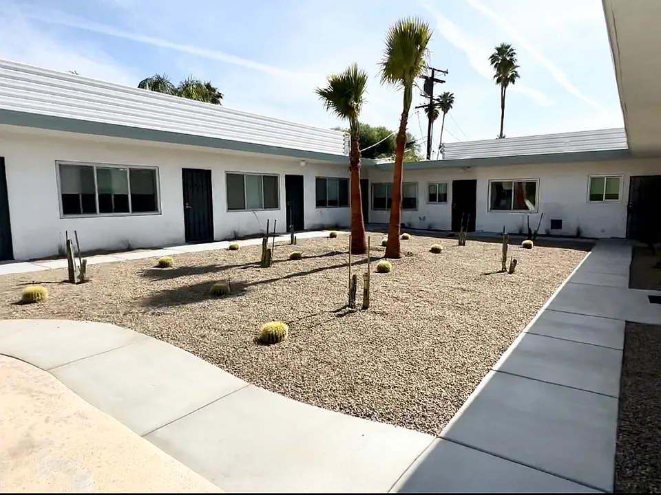700 N Riverside Dr #7