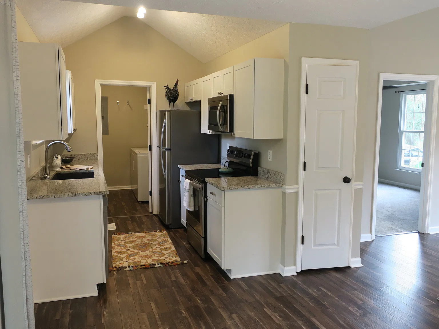 3 bed, 1200 sqft, $2,100 — Photo 4