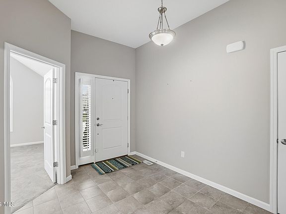 5th image of 812 Meadowchase Ln