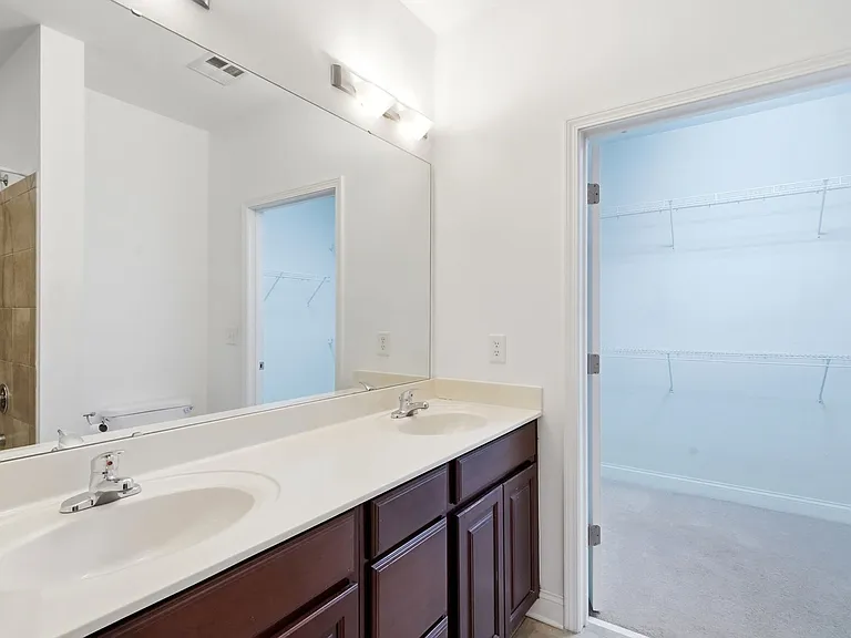 1000 E Woodlawn Rd #216 — Photo 32