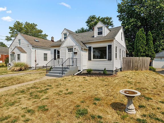 3rd image of 859 Hollywood St NE